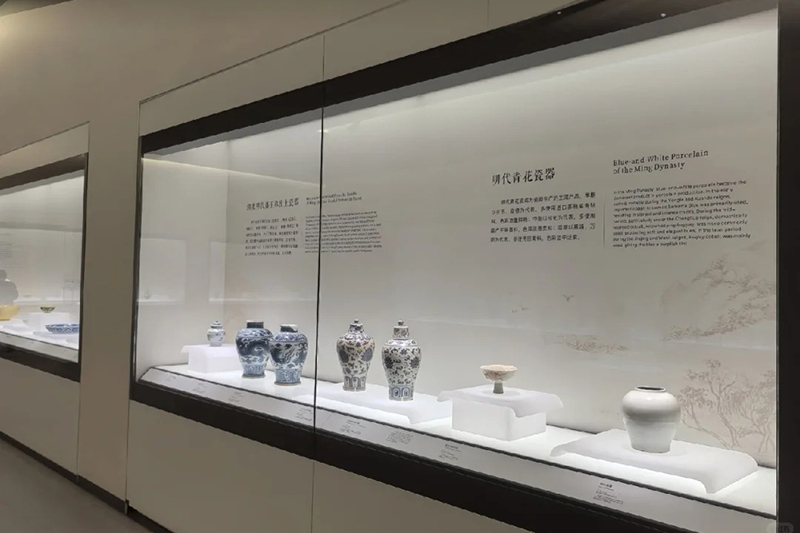 Custom Museum Wall Display Case with Anti-UV Low-Iron Glass Fully Sealed Dust-proof Structure and Integrated Professional LED Lighting