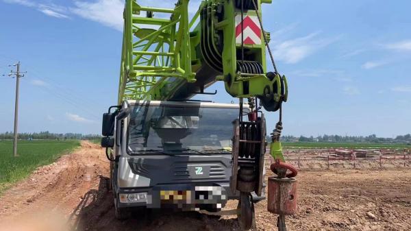 25t 35t 50t 80t 100t Grue de camion Grue mobile Truc monté au niveau de l'arbre de la grue numéro 3
