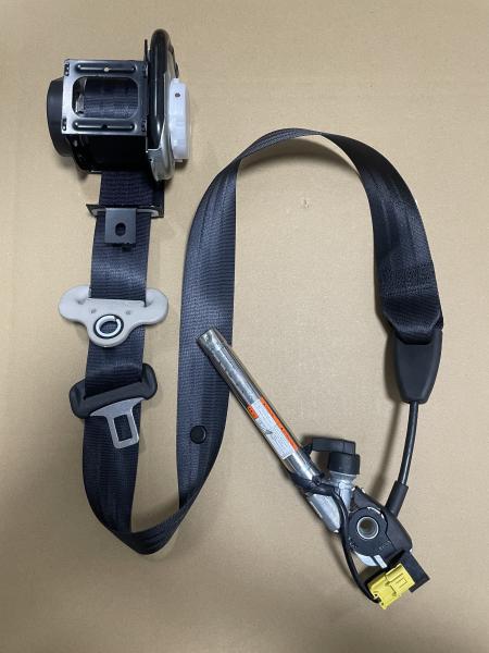Honda CRV 2018 Three-Point Seat Belt Assembly with Pretensioner