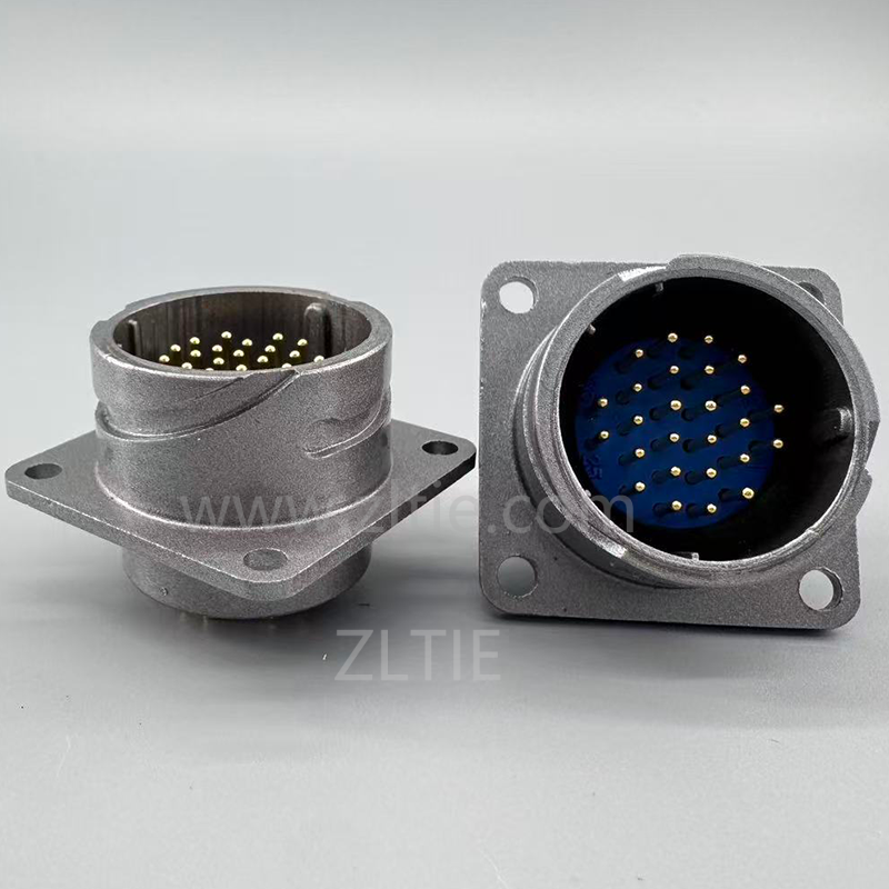 FQ24 Series 26-Pin Square Flange Male Socket