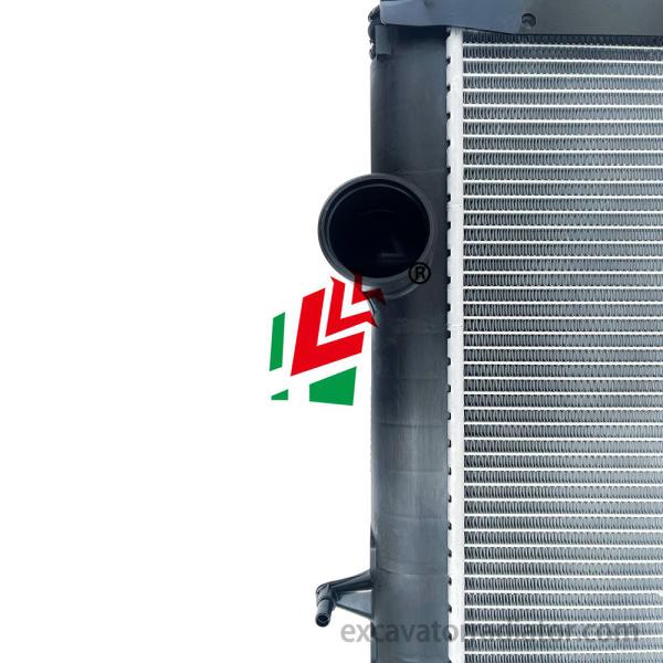 ISUZU Mixer Radiator Tanque de água Motor Mixer de concreto Peças de camião Fabricante Vendas directas