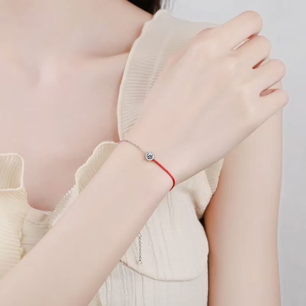 Varía según el diseño. Pulsera de plata S925. Joyería que ofrece alta durabilidad y diseños elegantes para compradores minoristas y distribuidores.