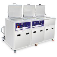 Trois décapants ultrasoniques passionnés puissants de réservoirs précisent des composants de pièces acier, de titane et d'aluminium