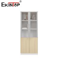 Armario de almacenamiento de madera con puertas de vidrio