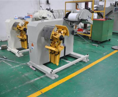 Alimentador servo do Nc que endireita a imprensa de poder de aço da máquina de Decoiling para nivelar a tira de metal