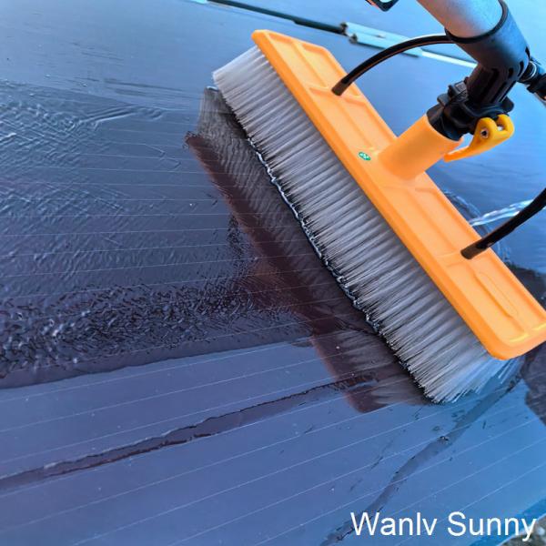Máquina de limpeza de painéis solares com água alimentada Processo de limpeza de escovas elétricas rotativas