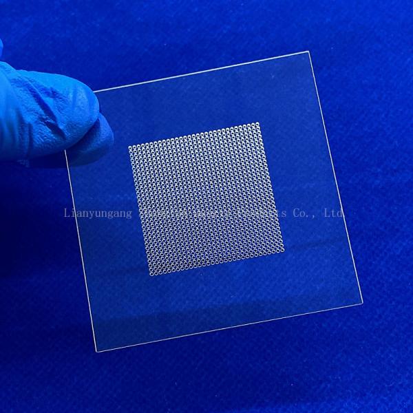 Placa de vidro de quartzo de sílica fundida resistente ao calor Placa de vidro de quartzo transparente perfurado a laser Substrato de vidro de quartzo