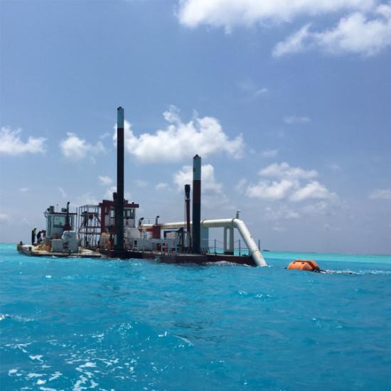 Recuperación de arena de mar Barco de dragado del río China con cabeza de cortador