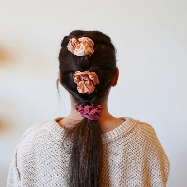 Custom 22mm Mulberry Silk Scrunchies 0.03kg Elastic Hair Bands