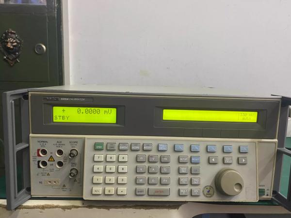 50 Ppm DC Accuracy Multi Function Calibrator Fluke 5500A With 5500A/LEADS ±1020 V / 11 A