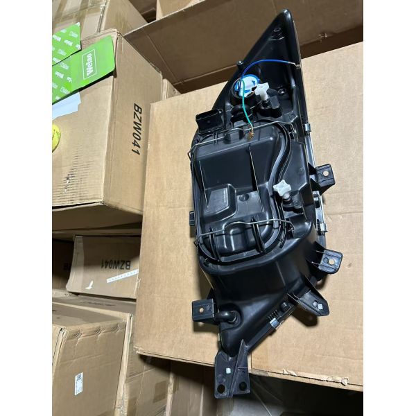 OEM Mercedes Benz 9018202561 / 9018202661 Head Light