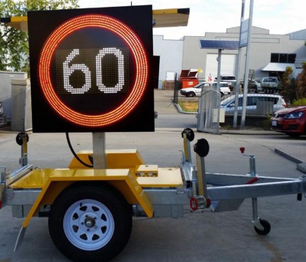 Auto Dimming Flashing Speed Limit Signs , Led Programmable Sign Easily Operation By Hand