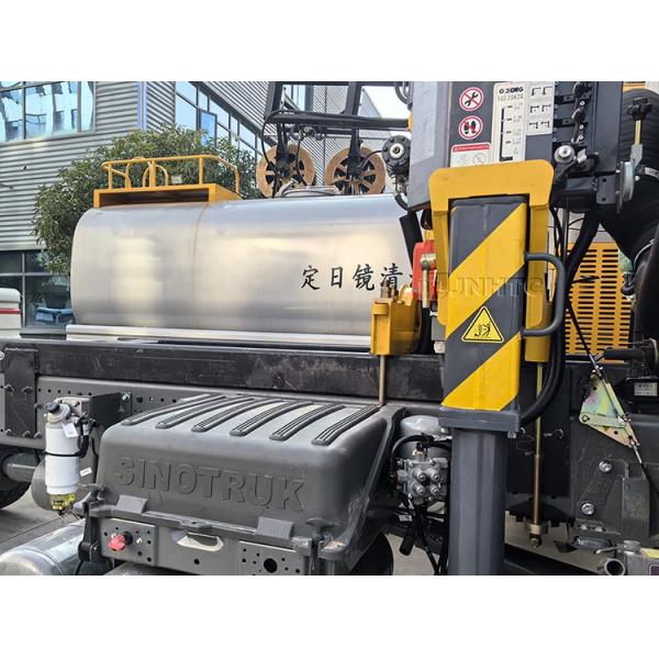 Best HOWO Diesel Cargo Truck 4x4 6 Wheeler Chassis With Crane High Quality