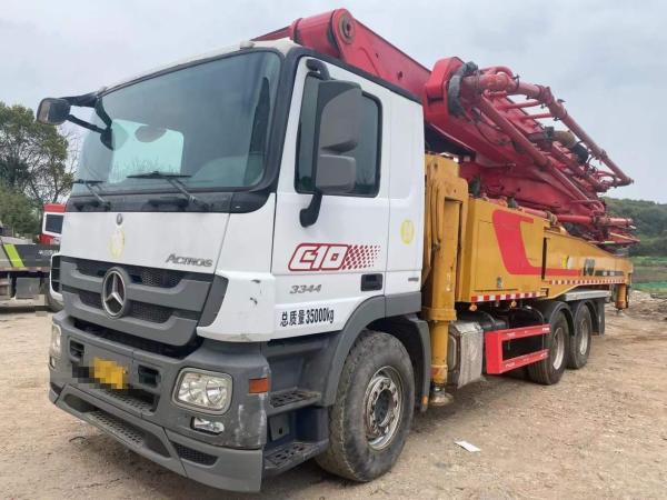 Pompes à béton 52 mètres Chassis Mercedes semi-séché Type bon