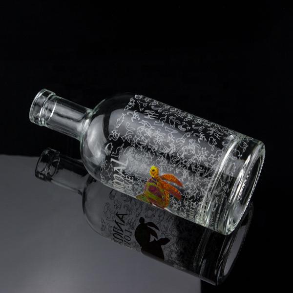 Flint Glass 2022 Design Bouteille en verre décalée transparente pour le gin Whisky Rum Tequila Brandy