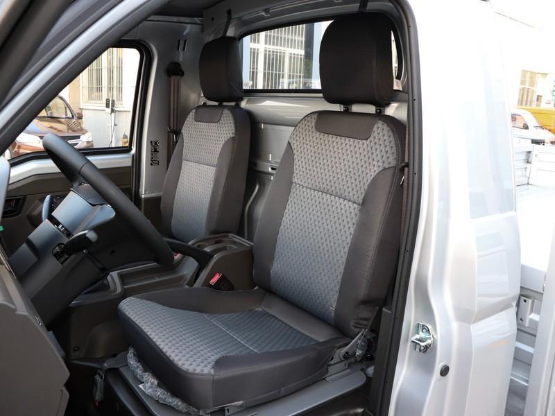 Wuling Rongguang New Truck 2.0L VQ5 Engine with 136 Horsepower and 192N*m Torque Heavy Duty Single Cabin Cargo Truck