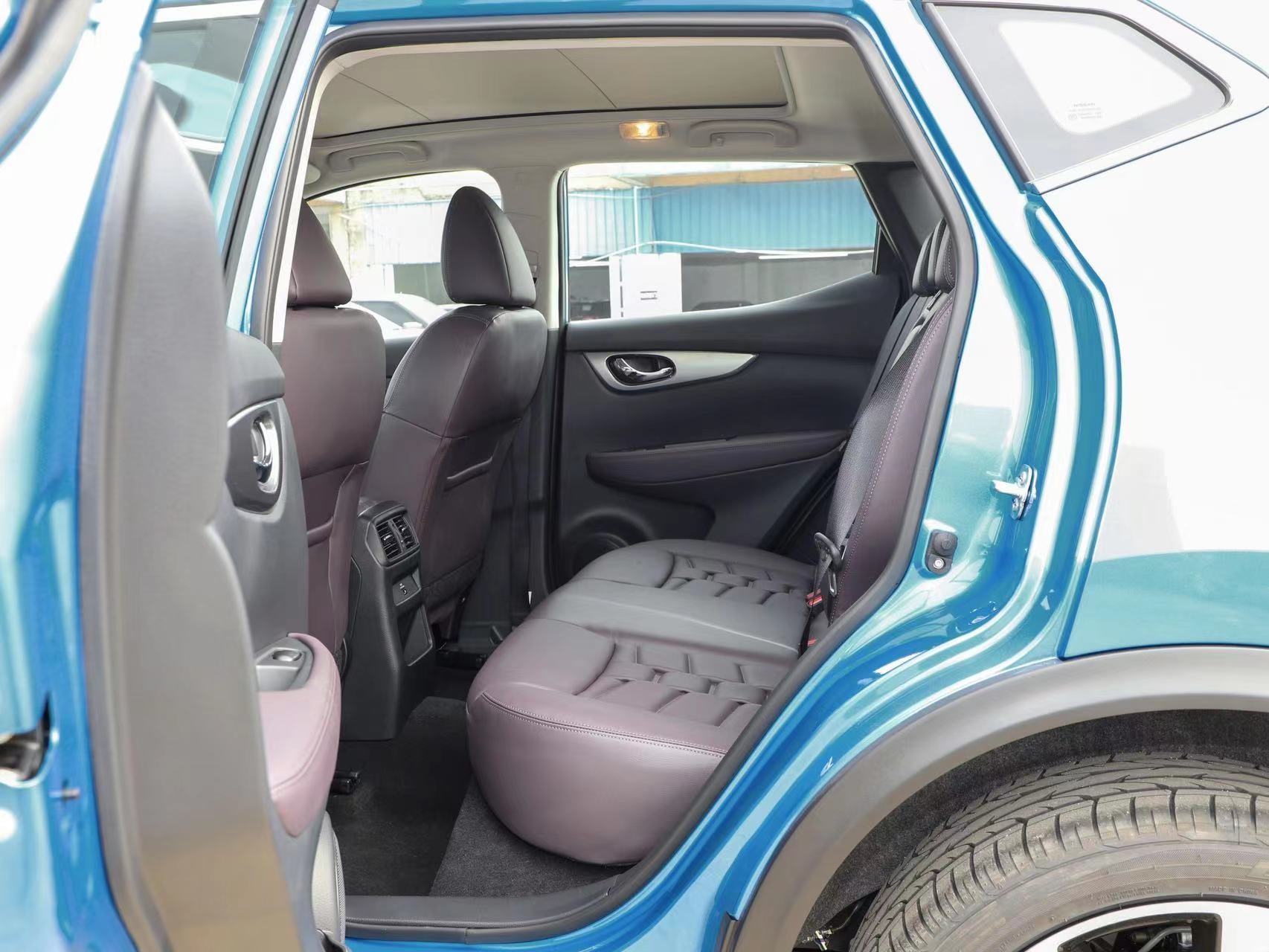 Бензин компакта SUV версии Nissan Qashqai 2022 2.0L CVT XV Zhixiang 5 мест