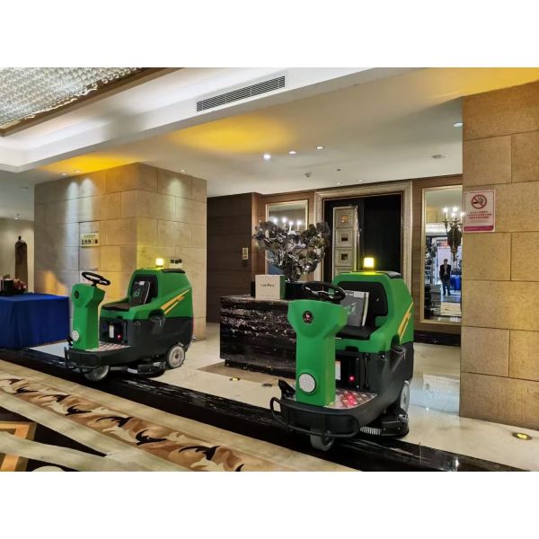 DQX86A Floor scrubber with 86 cm cleaning width front-wheel drive for uphill surfaces CE certified