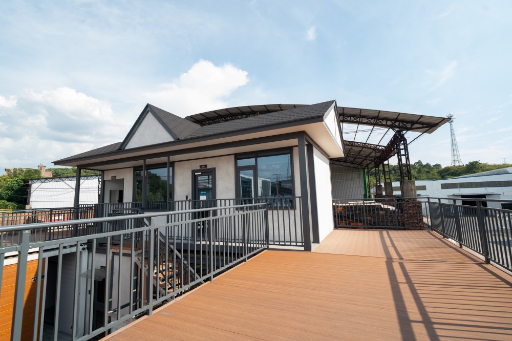 Yoncheng Quality Choice Lightweight Innovative Prefab Modular Triangular Wooden Steel Structure House Modern Design Customizable