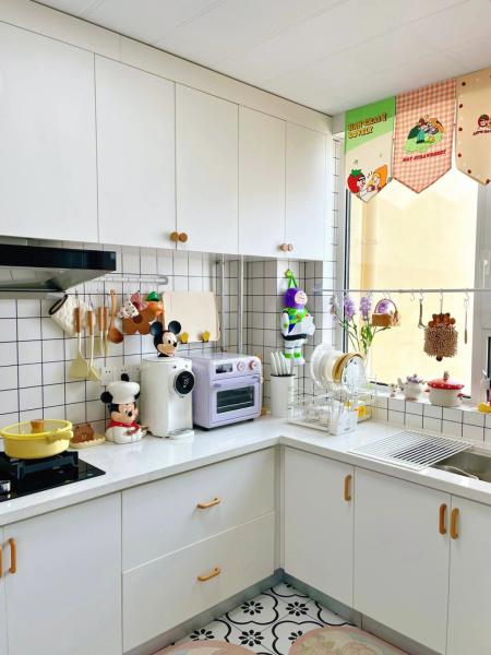 Wooden Furniture PVC Door Panel Economic Wood Wall Wholesale Kitchen Cabinet