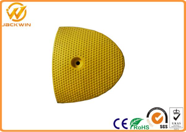 Reflective Prefabricated Speed Bumps for Parking lot / Road Safety 1830*300*60 mm