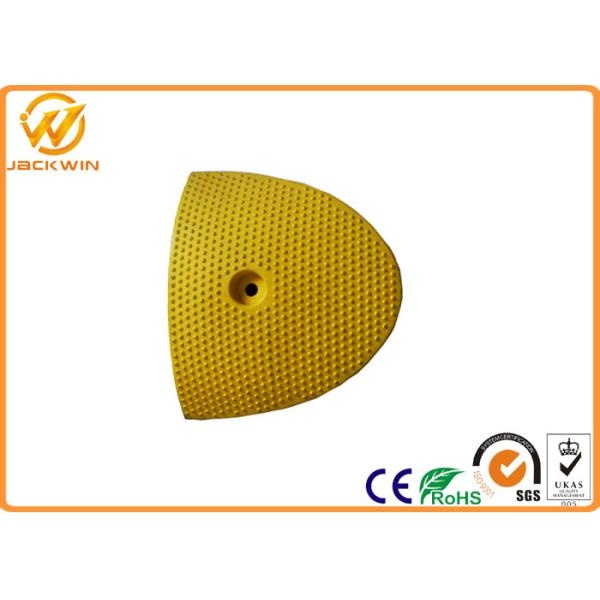 Reflective Prefabricated Speed Bumps for Parking lot / Road Safety 1830*300*60 mm