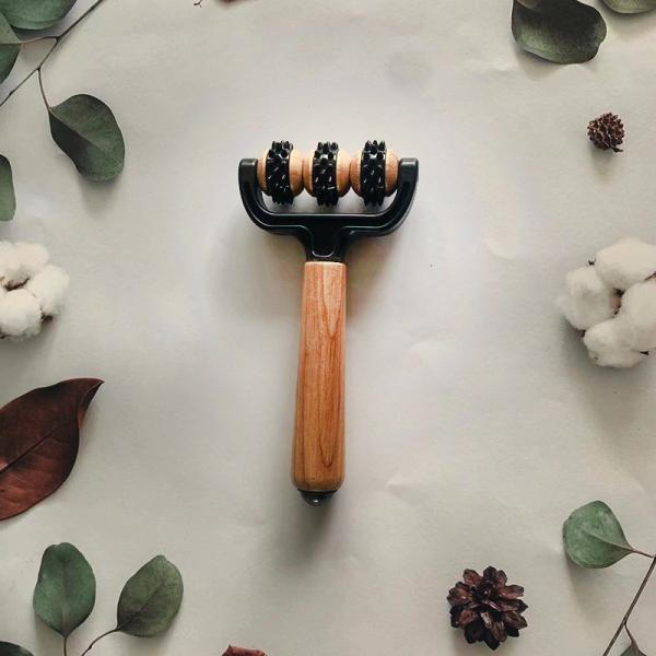Wood Roller Massage Stick Manual Three Bead Massager With Magnetic Ball for Body Healthcare Beauty Tool Spa Muscular Relaxation Massage area Body