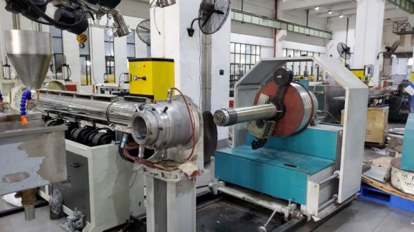 Máquina reforçada aço 800kg/H 160kw da tubulação do PVC 50HZ para a produção