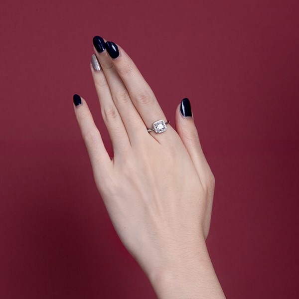 Anillo de compromiso cuadrado solitario de plata de ley 925 para mujer con circonita cúbica (CZ)