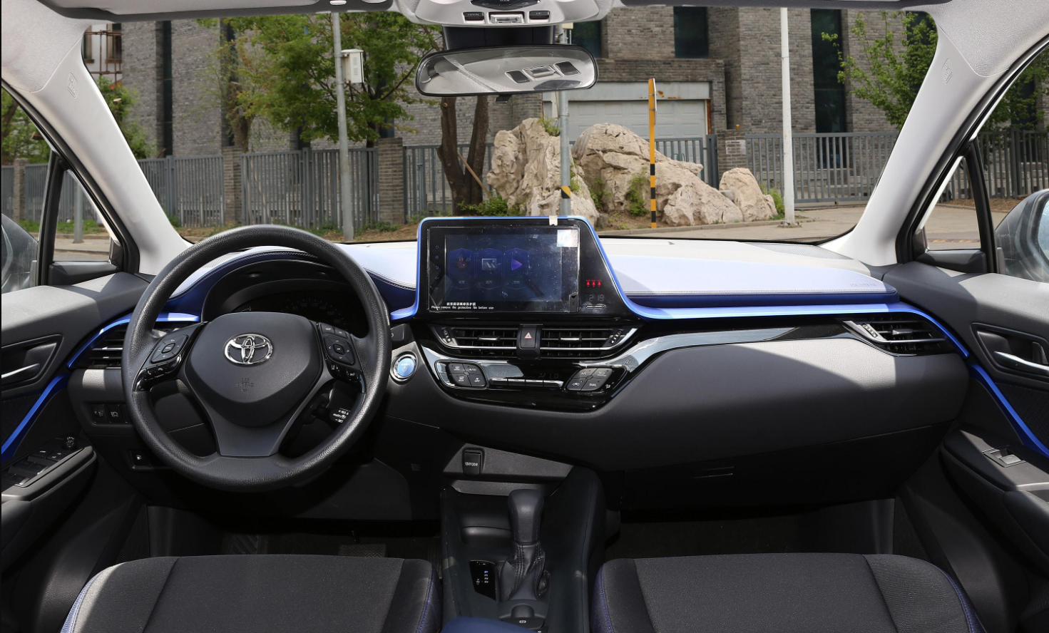Двигатель 2.0L E-CVT Тойота К-ХР 2022 места Тойота К-ХР 2022 ведущего гибридного автомобиля 5 версии Тойота удваивает