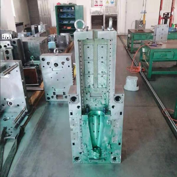300K Shots SKD61 Base TPU Plastic Injection Mold