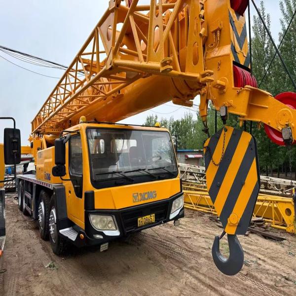70T Hydraulic Old Crane Truck QY70K-II XCMG Mobile Crane 80km/h
