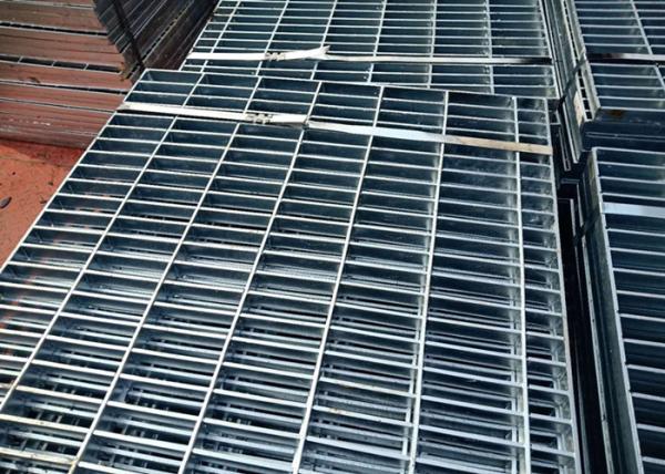 Hot Dip Galvanized Press Lock Steel Grating For Prevent Slippery Drainage Catwalk