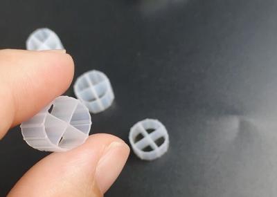 Meios plásticos da cor branca dos QUADRIS bio, tamanho de Biofilter 12*9mm da cama movente