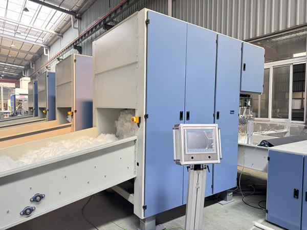 作業幅1400mm 高容量 ≤200kg/h のボールの開口機