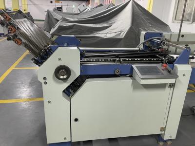 Engrenagem que conduz a máquina elétrica da dobradura do papel para folhetos farmacêuticos