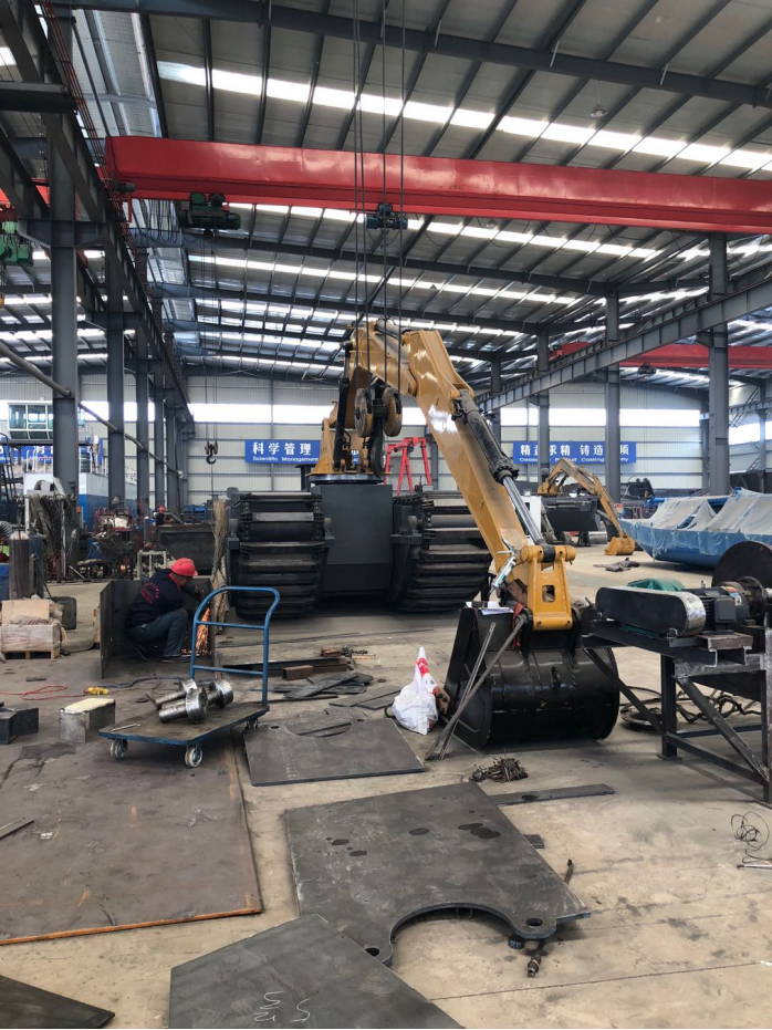 Amphibious Sand Dredging Machine With 10 Inch Draught Dismantle Structure