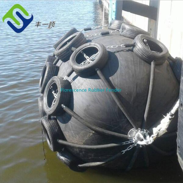 Floating Rubber Pneumatic Fenders On Vessel Boat With Chain And Tyre