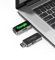 Graver le logo de 2 gb Disque flash cristallin Brillant lorsque vous travaillez sur un ordinateur avec une lumière LED