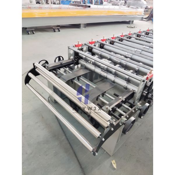 High Precision Automatic 820 Standing Seam Roll Former CNC Intelligent Operating System And 20 Sets