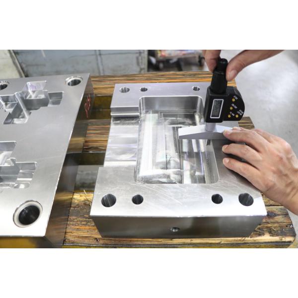 Non tolérance en plastique 0.1mm d'épaisseur adaptée aux besoins du client par norme de base de moule