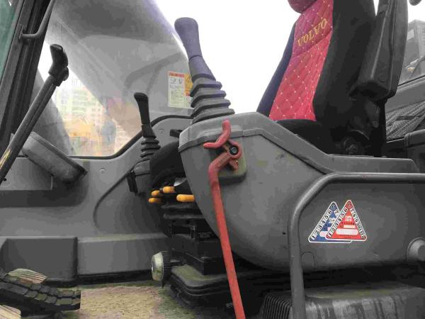 Usado 20500kg Peso de trabalho 107KW Potência Vollvo EC210BLC Excavadora de rastreamento em boas condições