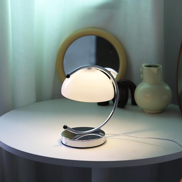 Lâmpada de mesa de vidro colorido de luxo moderno designer criativo decorado Lâmpada de mesa elétrica Sala de estar Sala de dormir Restaurante personalizado