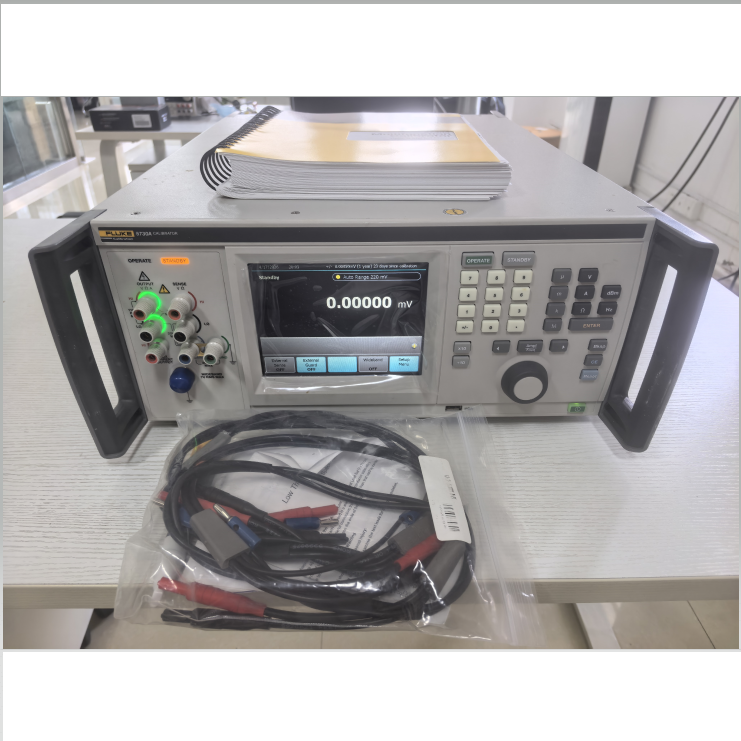 Fluke 5730A High Performance Multifunction Calibrator For 8.5-digit DMMs And Electronic Test Equipment