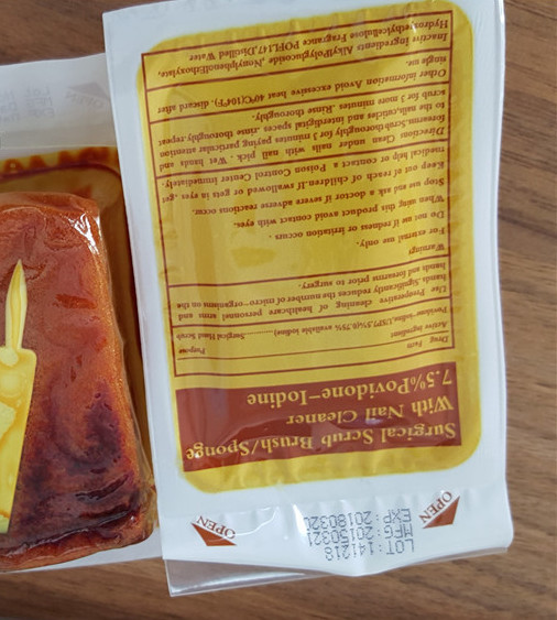 Рука устранимой стерильной мягкой губки хирургическая Scrub щетка с уборщиком ногтя