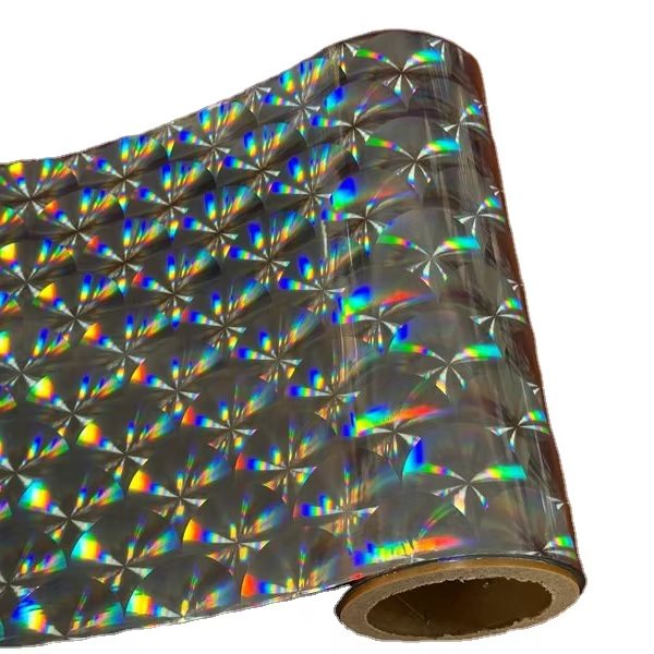Película de laminación húmeda metalizada holográfica BOPP con acabado metálico de alto brillo, adhesión a base de agua para embalaje, cajas de regalo