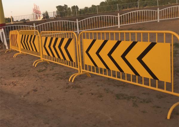 U / Flat Base Crowd Control Barriers Reflective Band For Show Direction