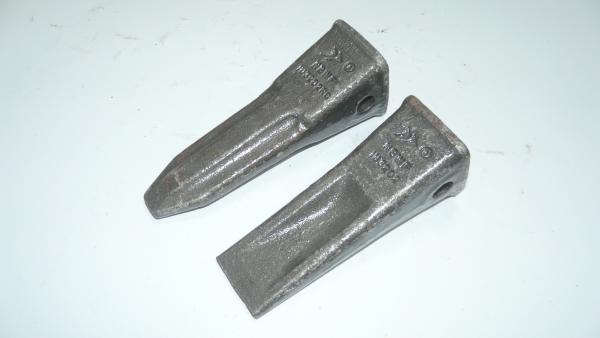 Wear Resistant Mini Excavator Tooth OEM 1U3202 Teeth Black For Earth Square Flat