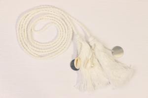Estique não o cordão decorado com grânulos e Shell Ornament