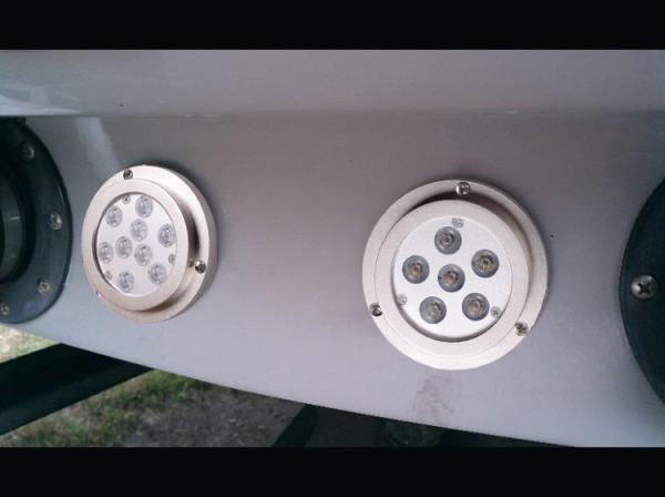 A luz marinha do diodo emissor de luz de 10-30VDC RGBW, conduziu a associação subaquática ilumina 316 de aço inoxidável